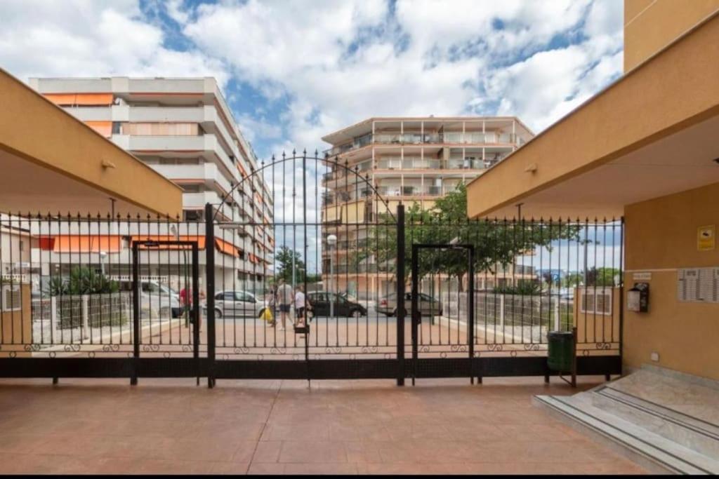 Aquario Rr18 Apartment La Pineda Ngoại thất bức ảnh